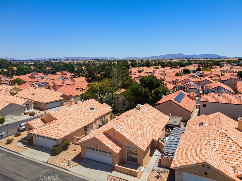 https://media.crmls.org/medias/f65a87b6-fa42-4bfb-9ab1-51c79a728ebc.jpg?preset=X-Large