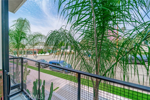 2828 London Street, Los Angeles CA: https://media.crmls.org/medias/f65b2057-3729-4d8c-b22c-2d386f1e7163.jpg