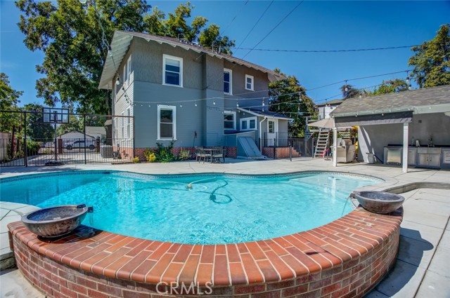 Detail Gallery Image 11 of 60 For 2124 20th St, Bakersfield,  CA 93301 - 4 Beds | 3/1 Baths