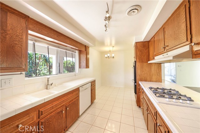 Detail Gallery Image 13 of 24 For 308 E Avenida Cordoba, San Clemente,  CA 92672 - 4 Beds | 2/1 Baths