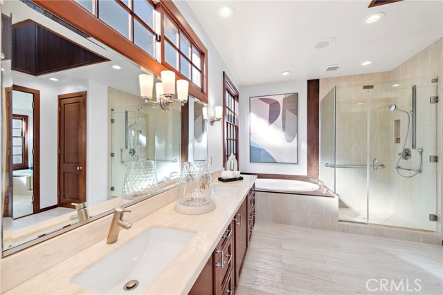 Detail Gallery Image 17 of 39 For 521 Kings Rd, Newport Beach,  CA 92663 - 4 Beds | 4 Baths