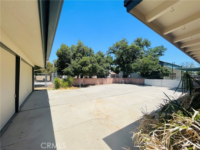 2750 W Devonshire Avenue, Hemet CA: https://media.crmls.org/medias/f65e24f4-93b1-496f-9d3d-5c69baa06e30.jpg
