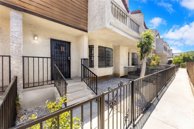 321 N Lincoln Avenue, Monterey Park CA: https://media.crmls.org/medias/f65f97e5-c3bd-4a87-af85-420b0231e7f2.jpg