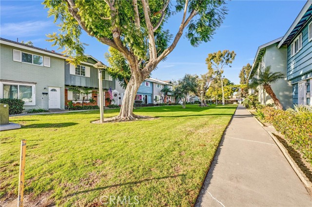 Detail Gallery Image 5 of 32 For 19939 Coventry Ln, Huntington Beach,  CA 92646 - 3 Beds | 1/1 Baths