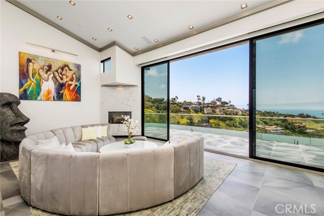 Detail Gallery Image 16 of 45 For 2135 Hillview Dr, Laguna Beach,  CA 92651 - 6 Beds | 5/1 Baths