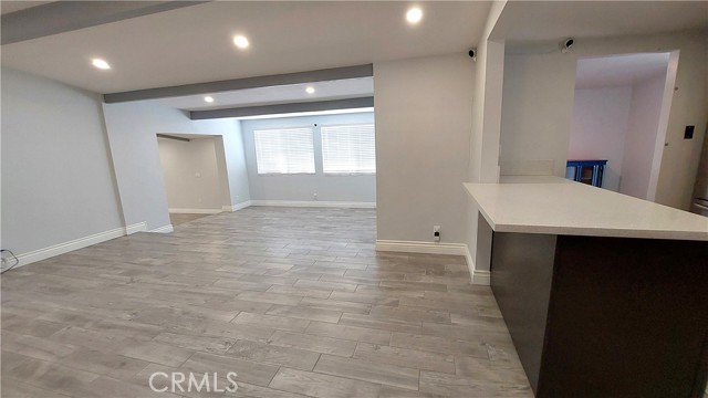 Detail Gallery Image 13 of 35 For 8649 Cantaloupe Ave, Panorama City,  CA 91402 - 3 Beds | 3 Baths