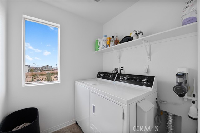 Detail Gallery Image 29 of 41 For 16667 Snowdrop #2,  Fontana,  CA 92336 - 4 Beds | 3 Baths