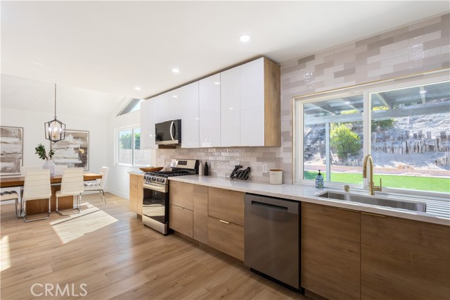 Detail Gallery Image 13 of 52 For 8043 Hillandale Dr, San Diego,  CA 92120 - 4 Beds | 2/1 Baths