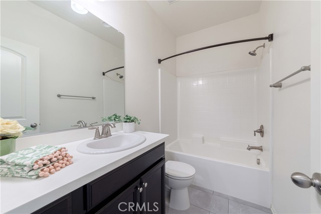 12438 Amesbury Circle, Whittier CA: https://media.crmls.org/medias/f66368d6-1f2b-41a2-a475-8757b8ffa32f.jpg