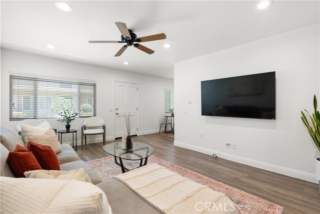 1831 E Appleton Street, Long Beach CA: https://media.crmls.org/medias/f6636c6c-131b-4896-a0a0-301fc24487dd.jpg