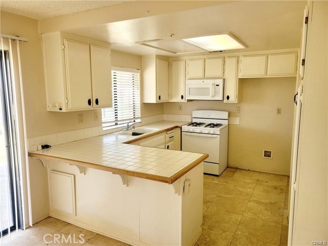 211 E Montrose Street, Rialto, California 92376, 4 Bedrooms Bedrooms, ,3 BathroomsBathrooms,Residential Lease,For Rent,211 E Montrose Street,CRCV25144398