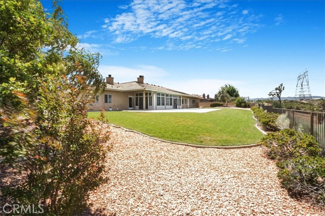 6940 Oak Vista Lane, Oak Hills CA: https://media.crmls.org/medias/f6644ec4-0490-43ac-b576-9edb01fe5ed5.jpg