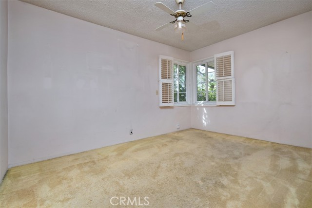 631 N Evergreen Street, Burbank CA: https://media.crmls.org/medias/f6649c91-232f-42d3-83a6-a7b6cfb5254f.jpg