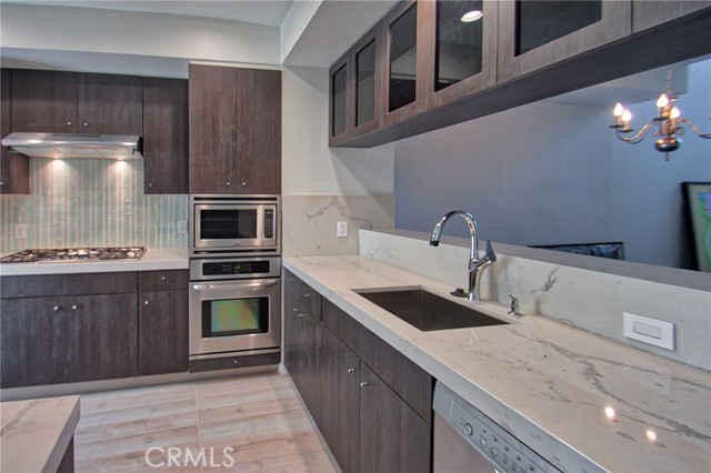 Remodeled kitchen w/Quartz counter, SS appliances, new cabs