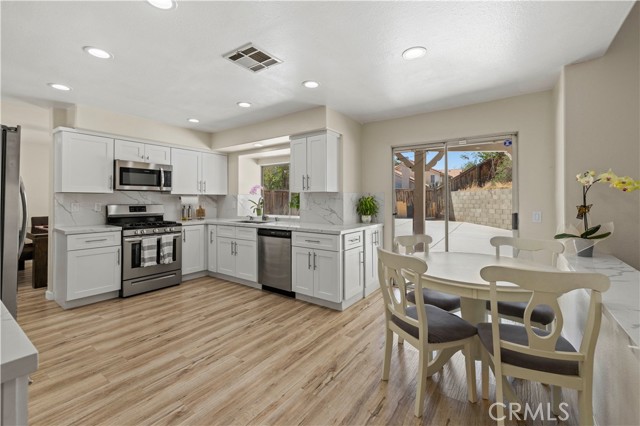 3314 Sandstone Court, Palmdale CA: https://media.crmls.org/medias/f66575a3-405a-493a-81f1-c7bcb4d4894b.jpg