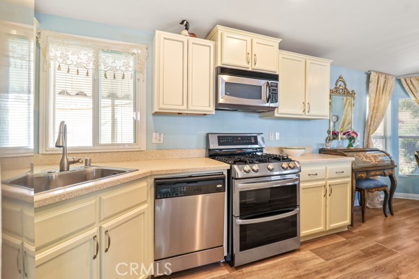 Detail Gallery Image 6 of 26 For 4201 Topanga Canyon Bld #40,  Woodland Hills,  CA 91364 - 3 Beds | 2 Baths