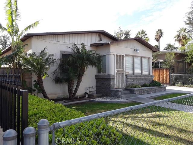 518 W 9th St, Corona, CA 92882