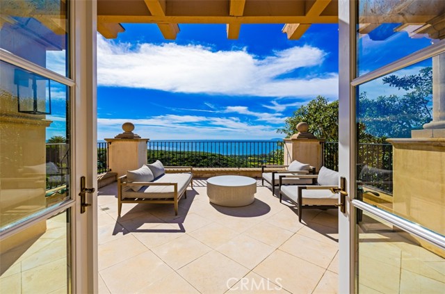 50 Pelican Crest, Newport Coast CA: https://media.crmls.org/medias/f666e417-5175-4db2-898a-1a27d0a65d0c.jpg