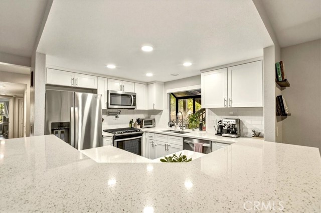 Detail Gallery Image 12 of 48 For 909 Lotus Cir, San Dimas,  CA 91773 - 2 Beds | 2 Baths