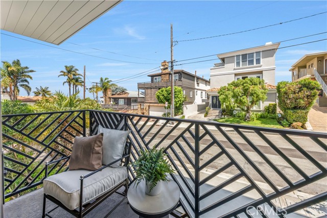 924 17th St, Hermosa Beach CA: https://media.crmls.org/medias/f666f2c0-277e-4a69-9923-9b995bf1df63.jpg