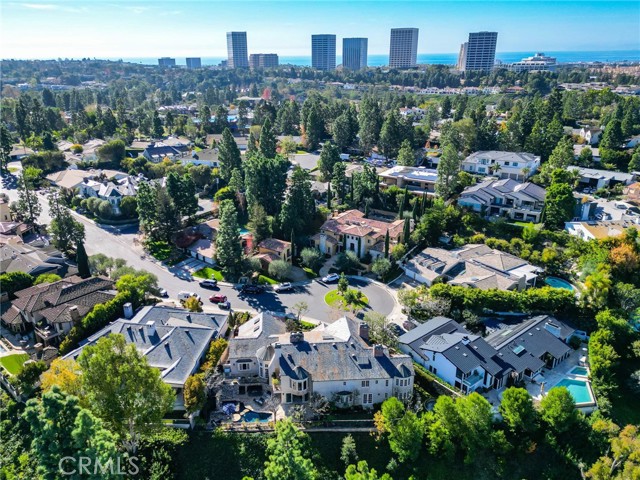 20 Cherry Hills Lane, Newport Beach CA: https://media.crmls.org/medias/f667029d-5ca5-482c-86a3-83a8a7fc5020.jpg