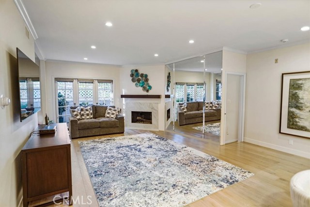 4401 Moorpark Way, 101 photo 3