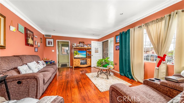 Detail Gallery Image 3 of 22 For 3937 W 106th St, Inglewood,  CA 90303 - 4 Beds | 2 Baths