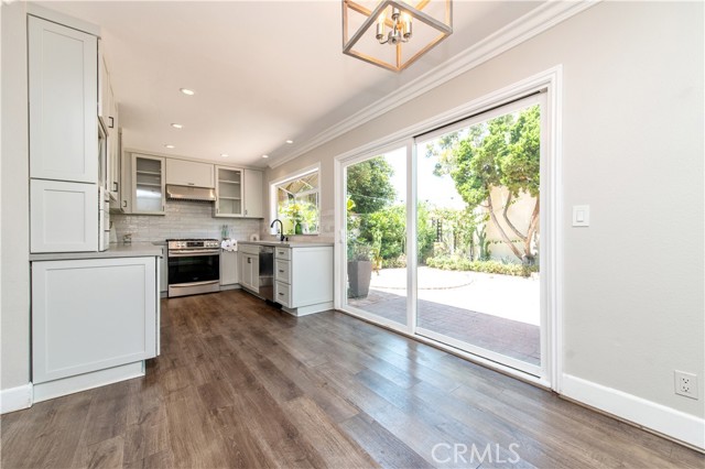 2214 Vista Hogar, Newport Beach CA: https://media.crmls.org/medias/f6678dc0-4892-4efa-b4fc-947b44d3dff5.jpg