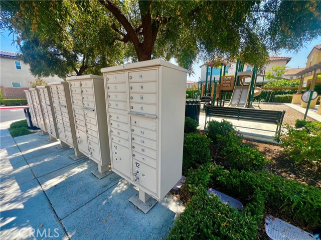 2421 Via Alicante, Corona CA: https://media.crmls.org/medias/f6681bc5-bc36-49a8-9489-5b04bf68b2cc.jpg