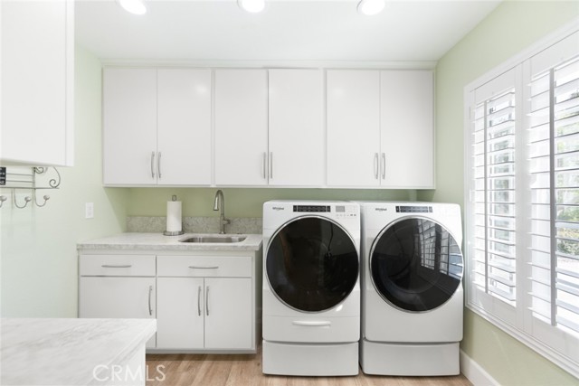 Would you look at this amazing laundry room!