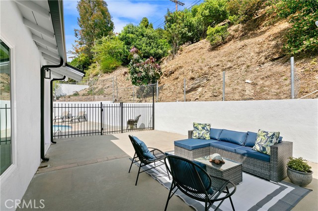 Detail Gallery Image 44 of 51 For 3900 Benedict Canyon Dr, Sherman Oaks,  CA 91423 - 3 Beds | 4 Baths
