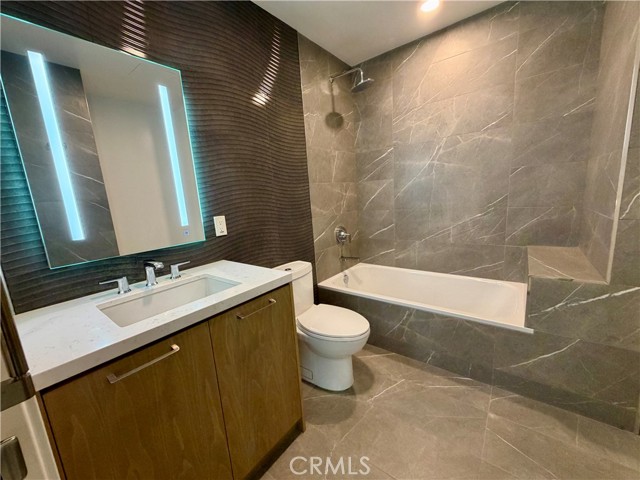 Detail Gallery Image 14 of 40 For 400 S Broadway #1703,  Los Angeles,  CA 90013 - 2 Beds | 2 Baths