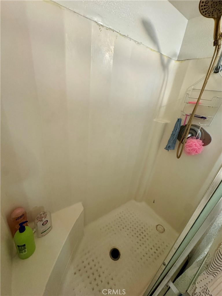 https://media.crmls.org/medias/f66a697b-96c9-4f35-803b-d8c978b328ed.jpg?preset=X-Large