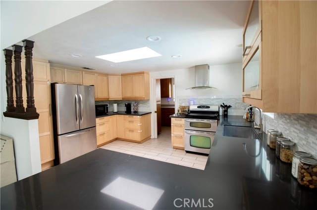 604 Northpark Boulevard, San Bernardino CA: https://media.crmls.org/medias/f66c9e14-3bca-4bfe-a5be-c341b3733ed6.jpg
