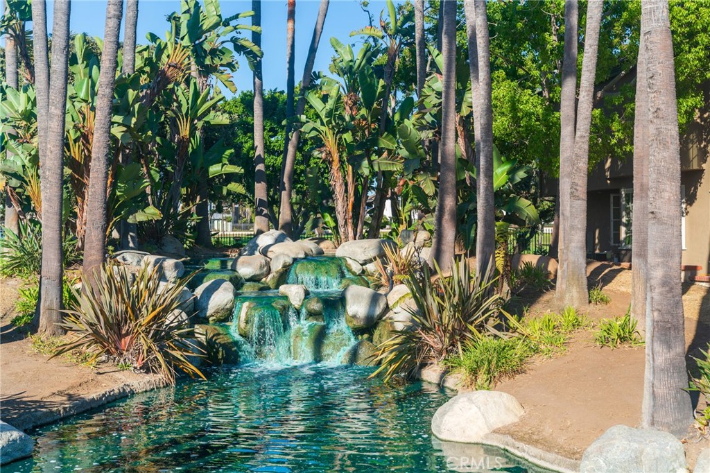 https://media.crmls.org/medias/f66d5f7c-2b69-4703-8e94-4e9861b2e487.jpg?preset=X-Large
