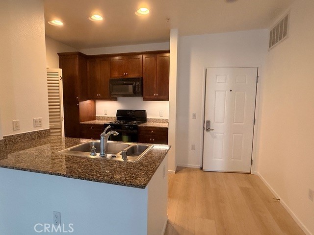 Detail Gallery Image 9 of 12 For 2324 Scholarship, Irvine,  CA 92612 - 2 Beds | 2 Baths