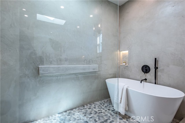 Detail Gallery Image 14 of 22 For 7913 Lasaine, Northridge,  CA 91325 - 4 Beds | 3/1 Baths