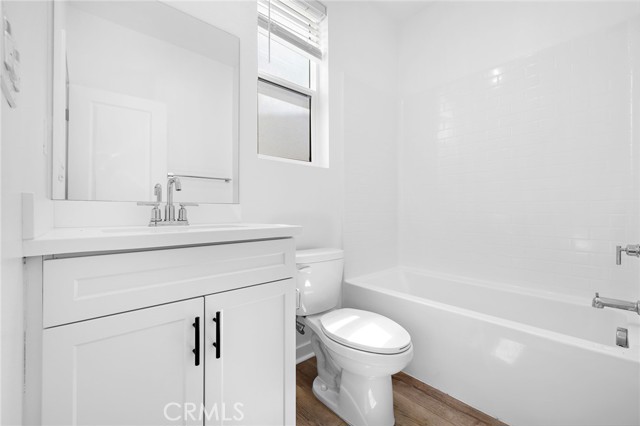 944 N Divino Privado, Ontario CA: https://media.crmls.org/medias/f66efcdc-de02-42ba-9842-9e8f2f7f7a08.jpg