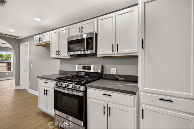 Image 17 of 50 For 7040 Fulton
