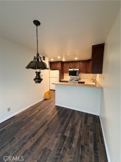 Detail Gallery Image 5 of 24 For 17811 Devonshire, Northridge,  CA 91325 - 3 Beds | 3 Baths