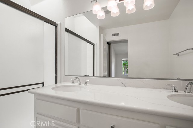 118 Oxford, Irvine CA: https://media.crmls.org/medias/f6707bfb-27d3-4b29-92e0-5bb7727b4060.jpg