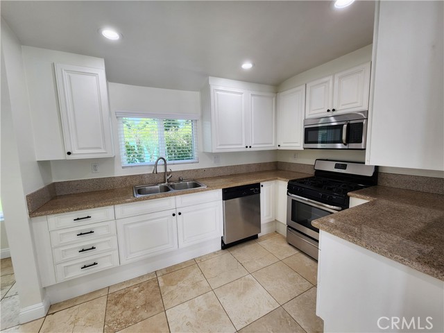 10450 Balboa Boulevard, Granada Hills CA: https://media.crmls.org/medias/f670cf58-a96a-4448-b167-80623f3611fd.jpg