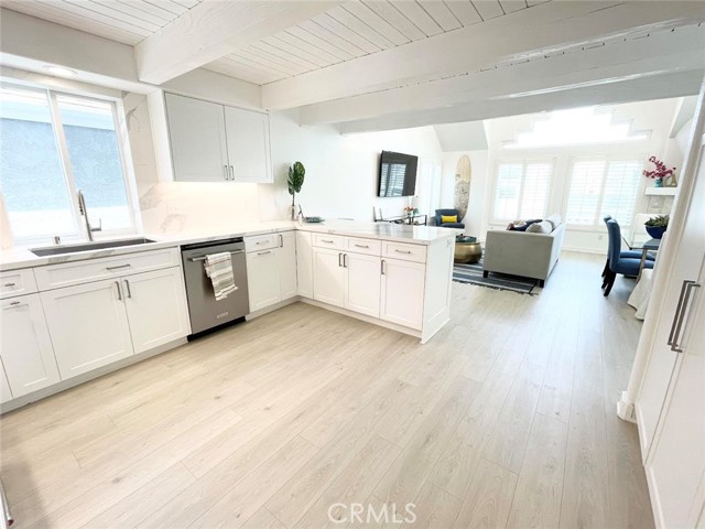 Large fully remodeled kitchen