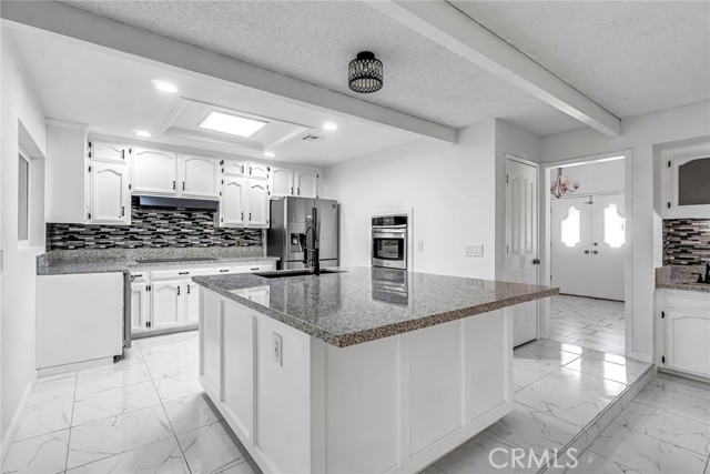 16474 Karen Road, Madera CA: https://media.crmls.org/medias/f6722388-b4e5-40f2-ab00-b40657e455b6.jpg