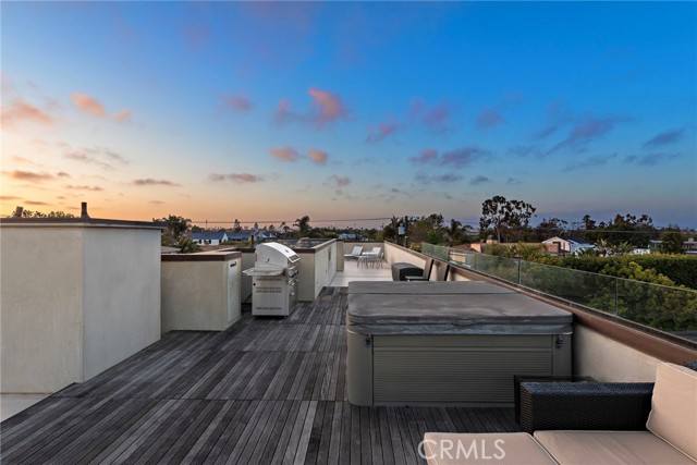 Detail Gallery Image 54 of 75 For 530 Kings Rd, Newport Beach,  CA 92663 - 5 Beds | 4/3 Baths