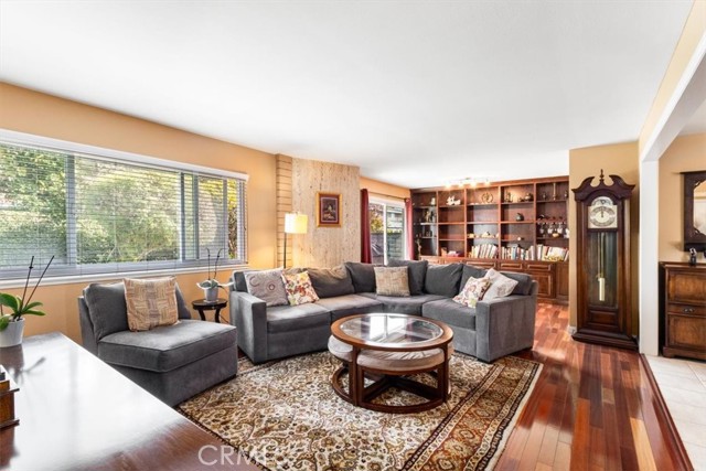 Detail Gallery Image 14 of 47 For 2909 S Rita Way, Santa Ana,  CA 92704 - 6 Beds | 4 Baths