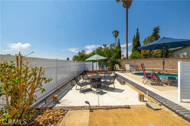 2010 Oakland Hills Drive, Corona CA: https://media.crmls.org/medias/f6727d55-49e2-45a8-a23e-4d5f48b18708.jpg
