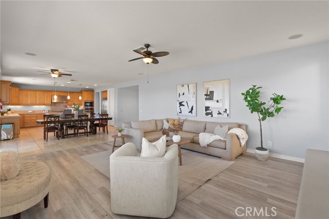 21 Plaza Modena, Lake Elsinore CA: https://media.crmls.org/medias/f6727e77-9840-4e8d-a53d-6c52711ba965.jpg
