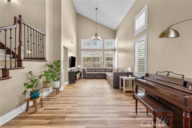 Detail Gallery Image 7 of 54 For 27360 Chesterfield Dr, Valencia,  CA 91354 - 4 Beds | 3 Baths