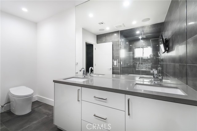 Detail Gallery Image 22 of 47 For 6230 Beeman Ave, North Hollywood,  CA 91606 - 6 Beds | 4/2 Baths